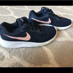 Girls Nikes